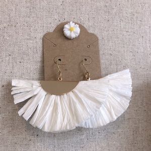 White and gold fan earrings